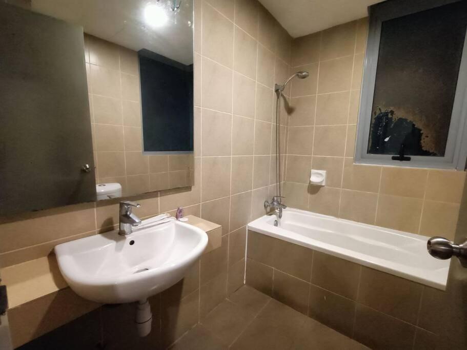 Taragon Service Apartment クアラルンプール エクステリア 写真